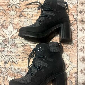 Women's Black and Gray Lace-Up  sorel Boot
